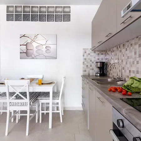 Appartement Oceanida Sofia Luxury Nikiana